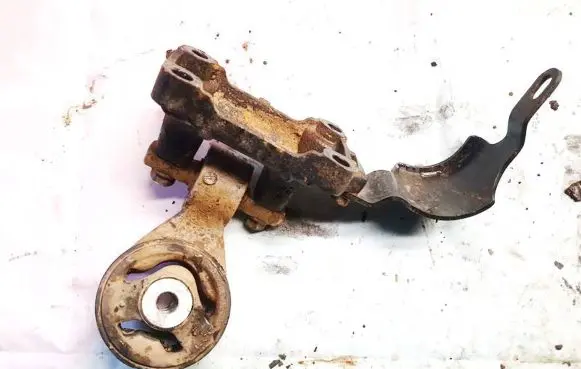 Honda Civic Engine mount bracket