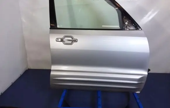 Mitsubishi Pajero Front door 