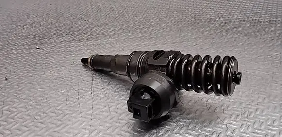 Volkswagen PASSAT B6 Fuel injector 038130073BQ