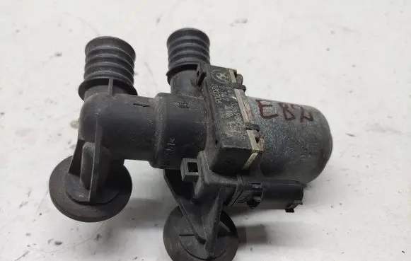 BMW 3 E46 Coolant heater control valve 8369805 64118369805 020306