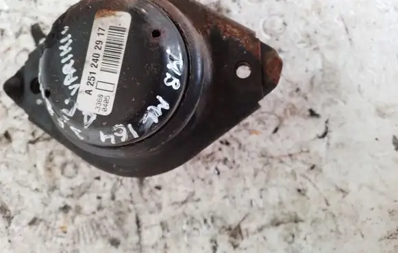 Mercedes-Benz ML W164 Engine mount bracket A2512402917