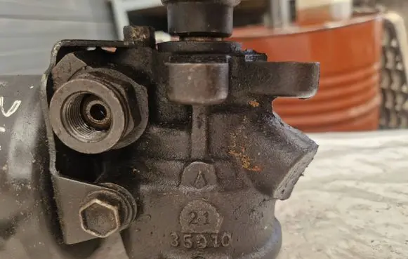 Toyota Land Cruiser (FJ60) Power steering pump