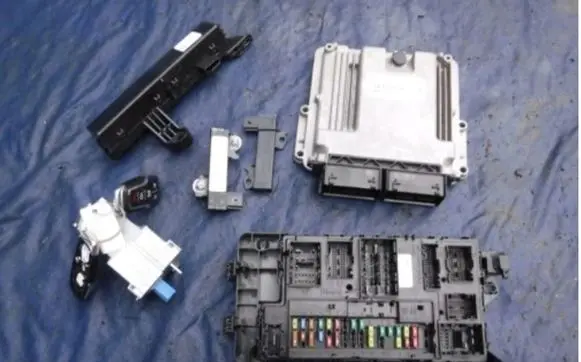 Engine ECU kit and lock set
