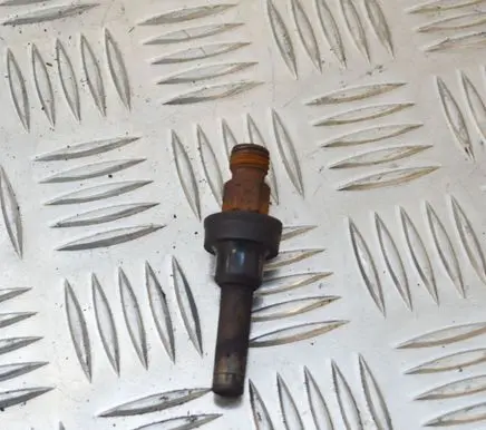 Mercedes-Benz SLC C107 Fuel injector