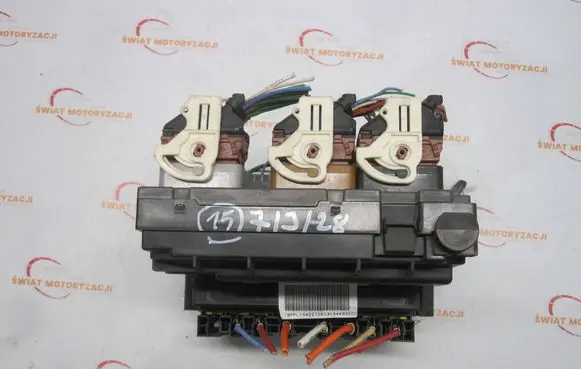 Peugeot 5008 Fuse box set 9675877980