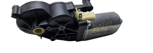 Mercedes-Benz E W212 Seat adjustment motor 0390203326
