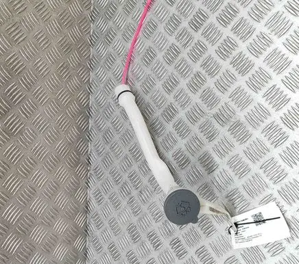 Nissan Leaf II (ZE1) Window washer liquid tank fill tube 289155SK0A