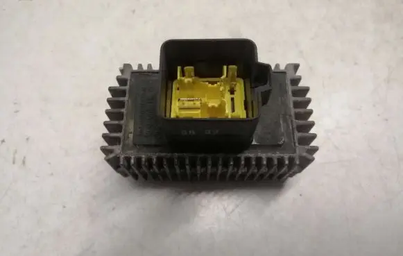 Opel Signum Glow plug pre-heat relay 51299008