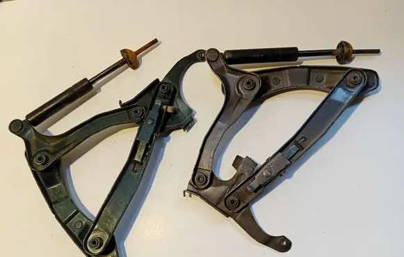 Mercedes-Benz C W202 Engine bonnet/hood hinges 2028800228
