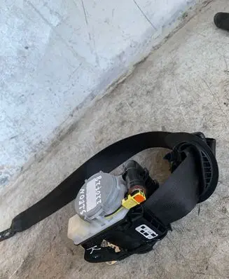 Seat Leon (5F) Front seatbelt 3066322