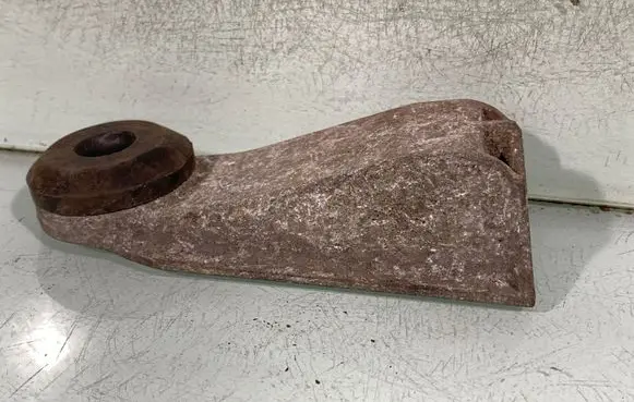 Radiator mount bracket