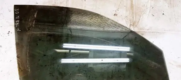 Nissan X-Trail T30 Front door window glass four-door