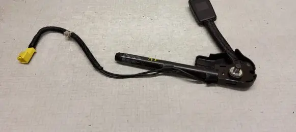 Hyundai Sonata Front seatbelt buckle 6050987