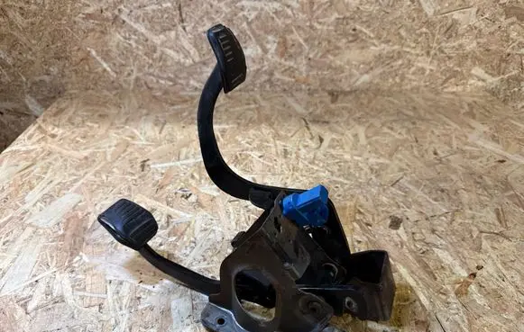 Ford Focus Pedal assembly 982024551AA