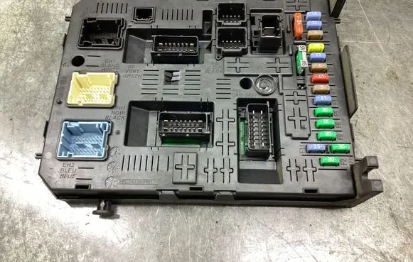 Peugeot 308 Comfort/convenience module 966405908001 BSI04EV 0260808