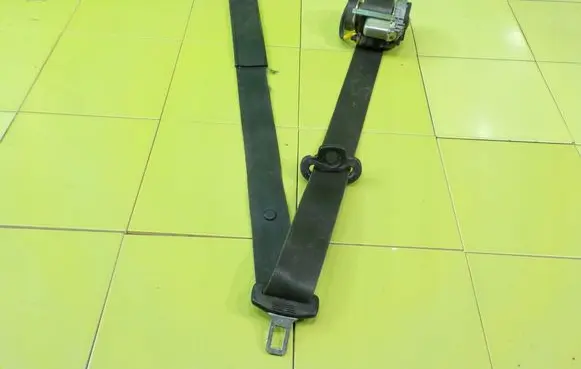 Opel Combo D Front seatbelt 2008018 BEZPIECZENSTWA
