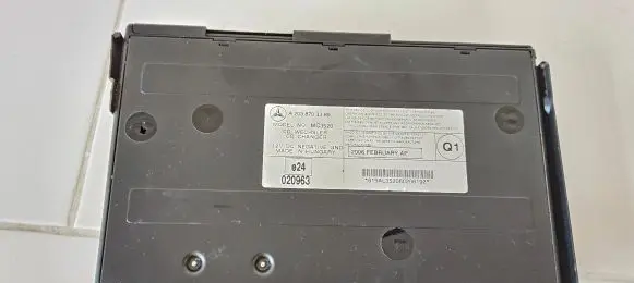 Mercedes-Benz C W203 CD/DVD changer A2038703389 020963 MC3520