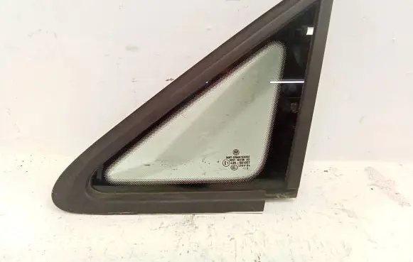 Volkswagen Caddy Front triangle window/glass 