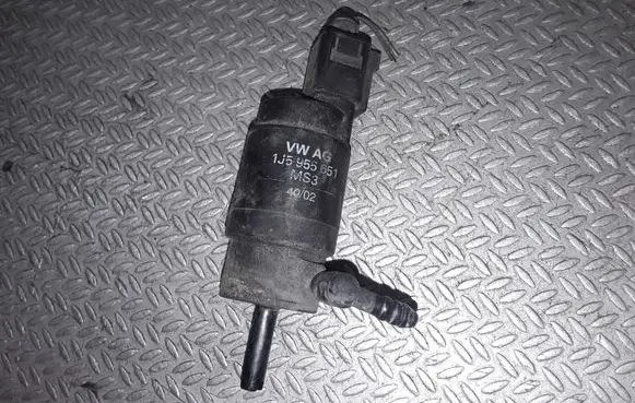 Audi A6 S6 C5 4B Windscreen/windshield washer pump 1J5955651