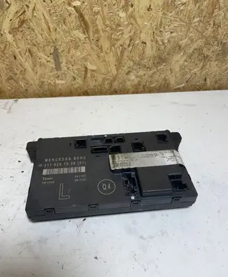 Mercedes-Benz E W211 Door control unit/module 2118207526