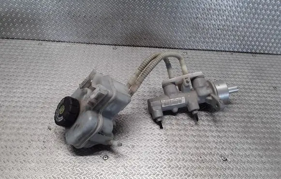 Master brake cylinder