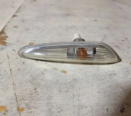 BMW 3 E46 Front fender indicator light E130623