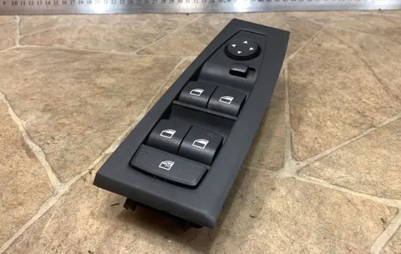 BMW 2 F46 Electric window control switch 9208109