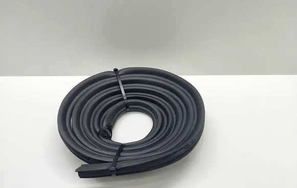 BMW 7 G11 G12 Front door rubber seal 7336046 204653