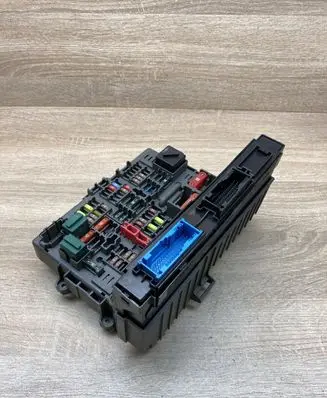 BMW 3 E90 E91 Fuse module 9119446