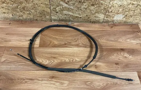 Volkswagen Touareg II Engine bonnet/hood lock release cable 7P6823535