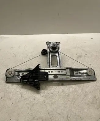 Rear door manual window regulator