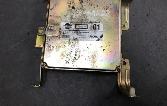 Nissan Primera Engine control unit/module 2371070J81