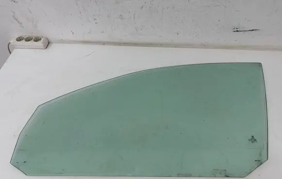 Volkswagen Jetta V Front door window glass four-door 43R004583 DOT476MAT412AS2 E000266