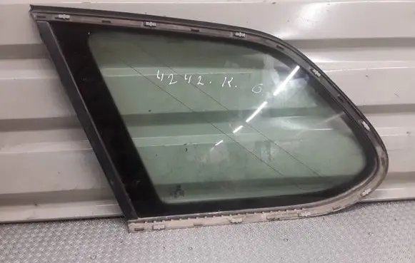 Volkswagen Golf V Rear side window 