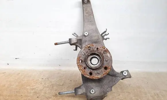 Front wheel hub spindle knuckle