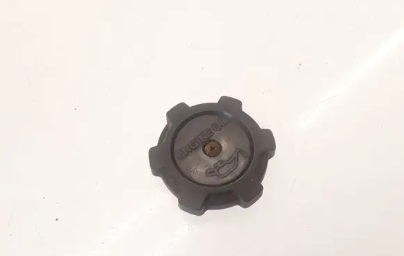 Mitsubishi Lancer Oil filler cap 
