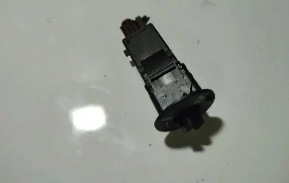 Nissan Note (E11) Passenger airbag on/off switch 