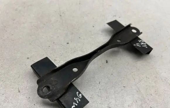 Toyota RAV 4 (XA20) Battery bracket 
