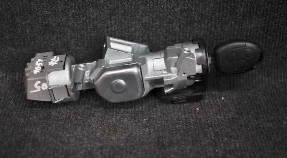 Ford C-MAX I Ignition lock 3M513F880AC