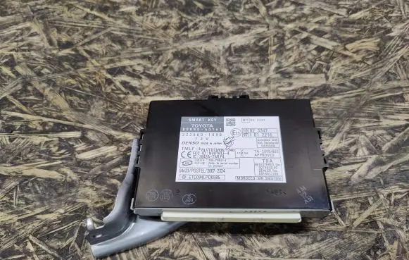 Lexus LS 460 - 600H Keyless (KESSY) go control unit/module 8999050161