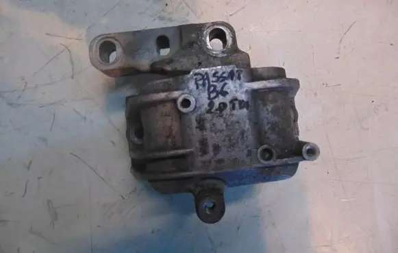 Volkswagen PASSAT B6 Engine mount bracket 1K0199262P