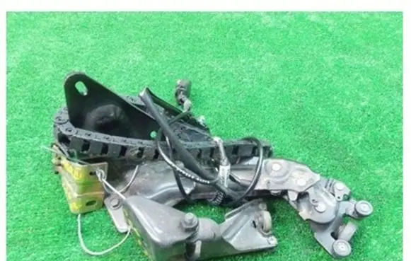 Chrysler Voyager Sliding door upper roller guide/hinge 
