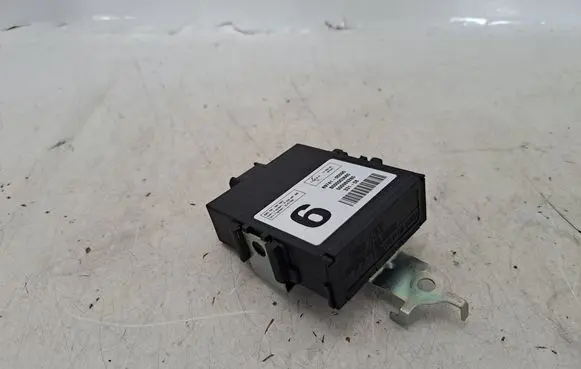 Toyota Avensis T270 Door central lock control unit/module 8974105090