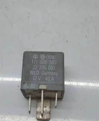Volkswagen Golf III Other relay 171906383