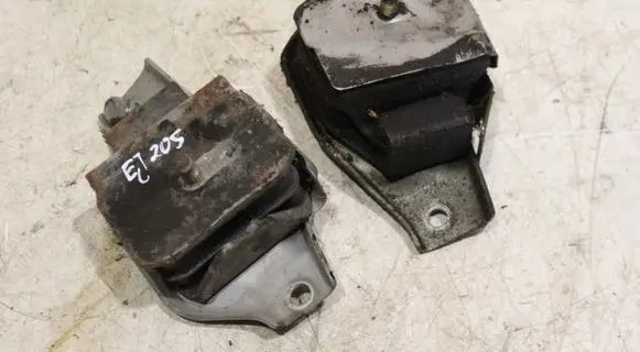 Subaru Forester SF Engine mount bracket ej205
