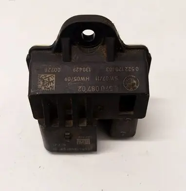 BMW 5 F10 F11 Glow plug pre-heat relay 857008702
