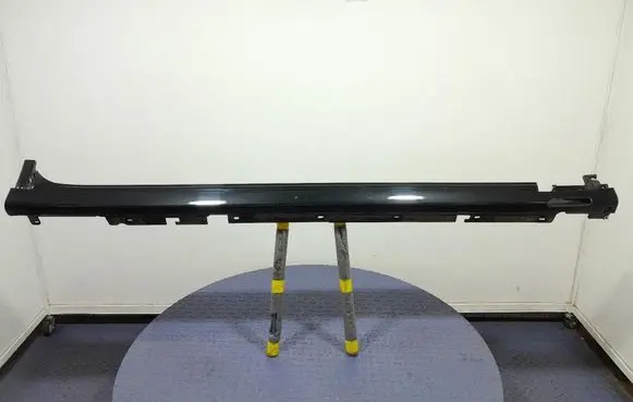 BMW X3 E83 Front sill (body part) 8065106