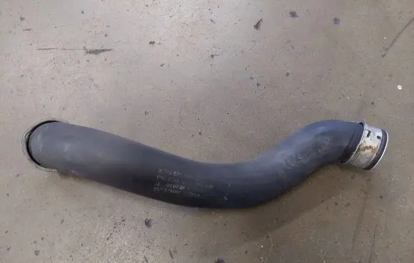 Mercedes-Benz E W212 Coolant pipe/hose A2045011582