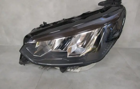 Peugeot 208 Headlight/headlamp 9833036380
