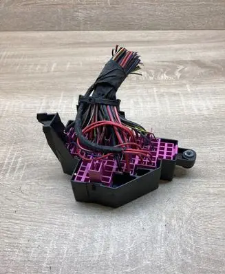 Audi A4 S4 B5 8D Fuse module 2060432585